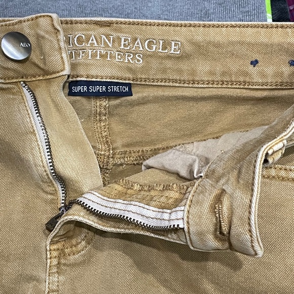 American Eagle "Hi-Rise Shortie" Super Super Stretch Khaki Shorts - Size 4 Denim - Picture 4 of 8